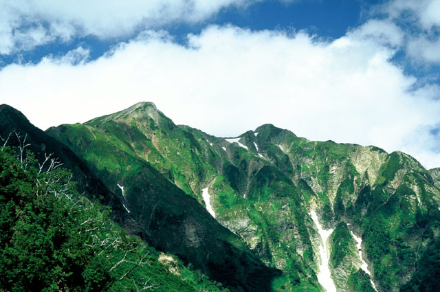 冷池山荘からの鹿島槍ヶ岳の眺め